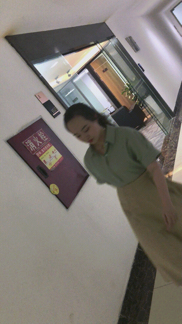 偷拍绝版珍藏《厕拍美女系列》第一人称手持视角 拍完逼再拍脸 4K原档未流出合集《390V+46.5GB+200分》