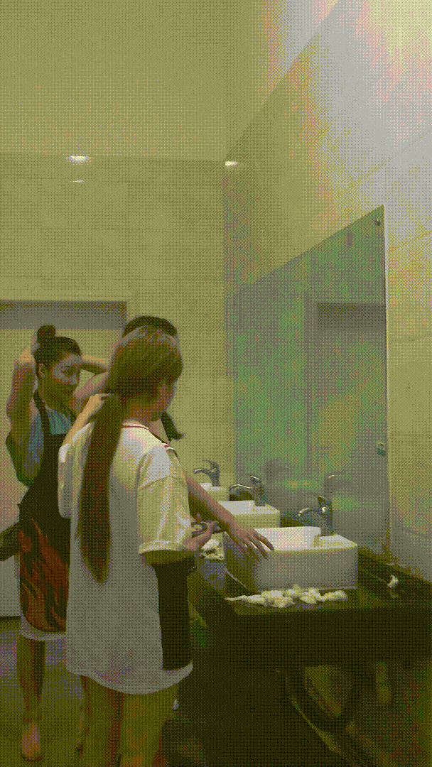 偷拍绝版珍藏《厕拍美女系列》第一人称手持视角 拍完逼再拍脸 4K原档未流出合集《390V+46.5GB+200分》