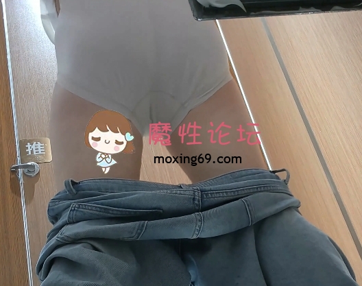 国产《精品厕拍》美食城全景后拍许多高颜值小姐姐《27V4.99G》百度