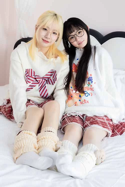 袜啵啵-小甜豆甜甜圈-油亮肉丝、堆堆袜套、白棉袜 [172p1v-1.8GB]