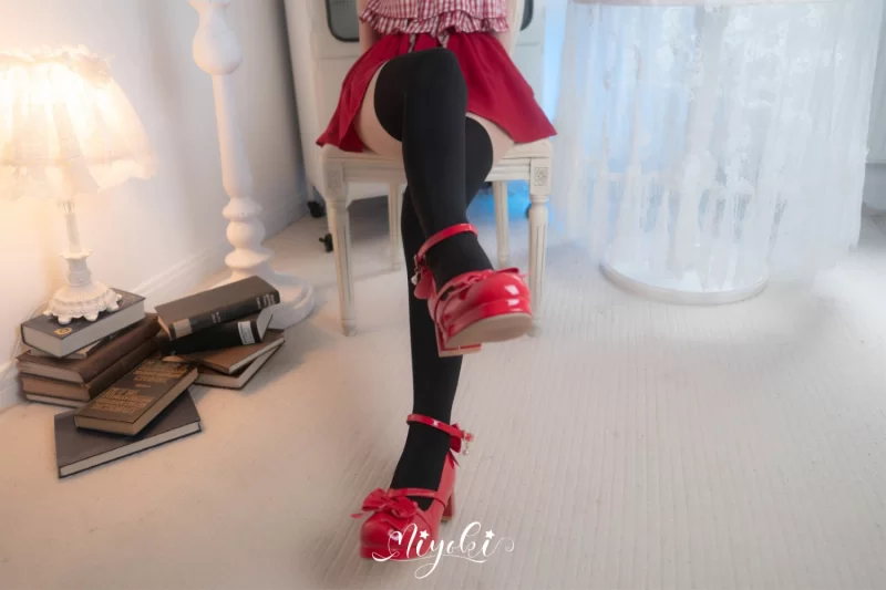 铃木美咲MisakiSuzuki假日密会（中卷+下卷） [54p+2v-4.16GB]