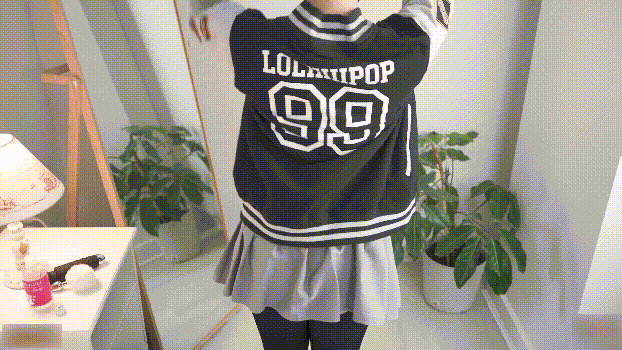 国产自拍新人露脸，19岁，大二眼镜学生妹下海，《夏天的童话》，看着羞涩稚嫩  [2V ] [BT]