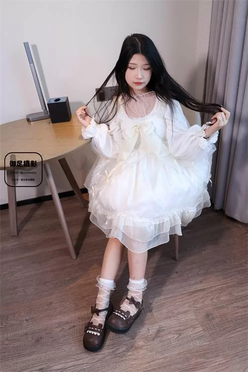 御足摄影-可爱洛丽塔学妹白丝短袜美腿[110P1V-1.5G百度网盘] [110p1v-1.5GB]