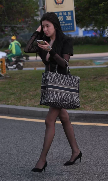 《街拍摄影》黑丝高跟鞋美女 [102P-2.46GB]