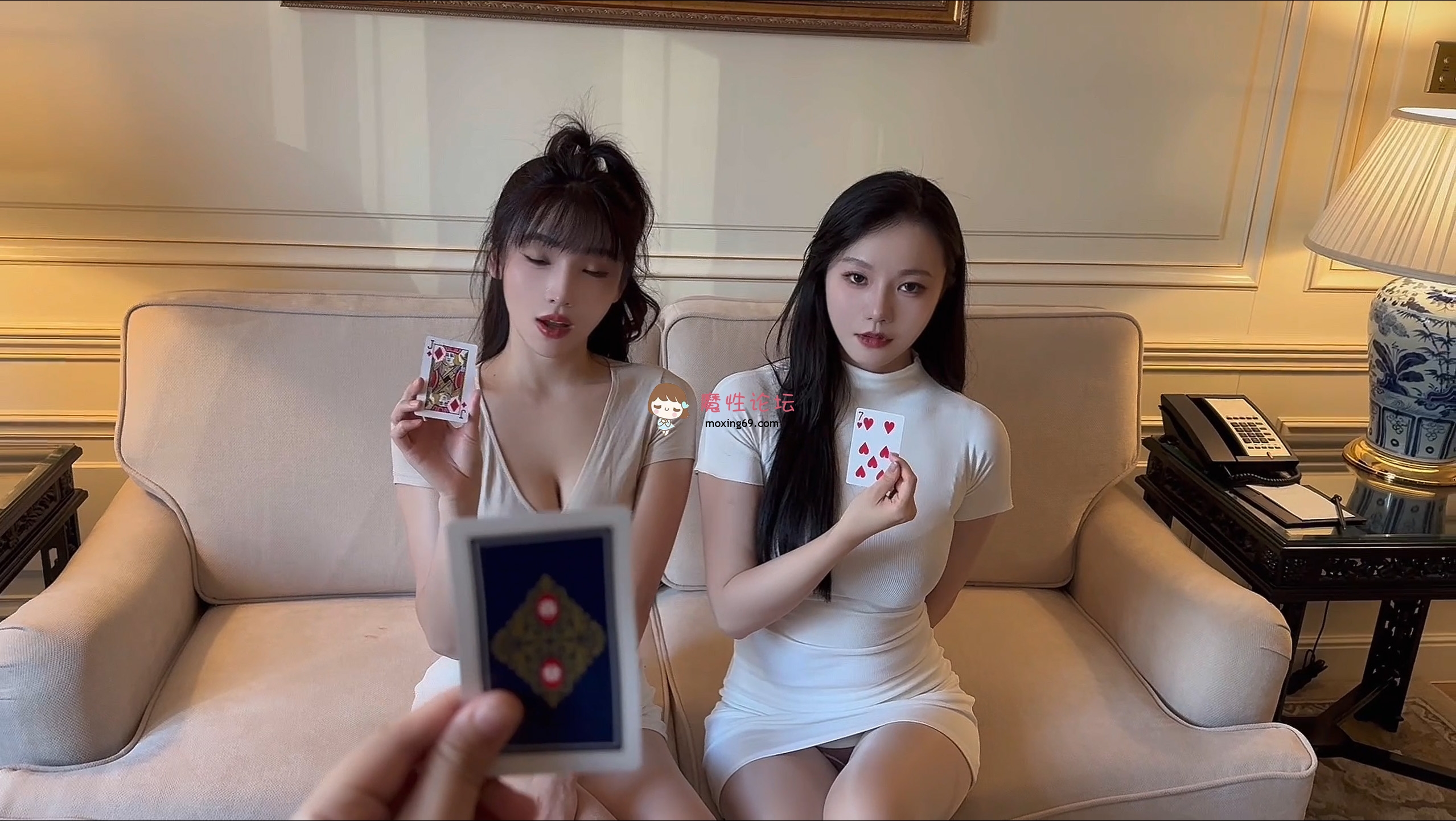 国产自拍《视图》秀人网 陆萱萱&安然 闺蜜王国游戏 No.9806拍摄花絮《120P2V+2.3G》夸克