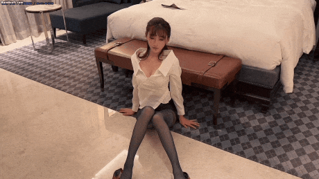 国产自拍《某房加密破解》2504 秀人网 陆萱萱 丝袜美腿 透视蕾丝内衣露毛 半剧情演绎《94P+2V-百度》