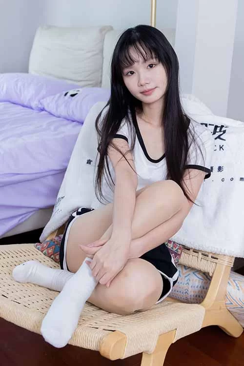 袜啵啵-甜甜圈-板鞋白棉袜、短裤薄肉丝[147P-1V-1.4G百度网盘] [147p1v-1.4GB]