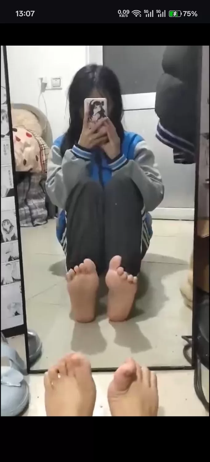 裸足足控裸足视频合集+抖m视频/脚脸同框/恋足/裸足/玉足/足拍/抖m [26v-1.59GB]