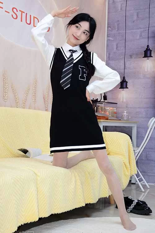 初夏女神-柒柒~可爱短裙肉丝美腿[100P1V-0.7G百度网盘] [100p1v-0.7GB]