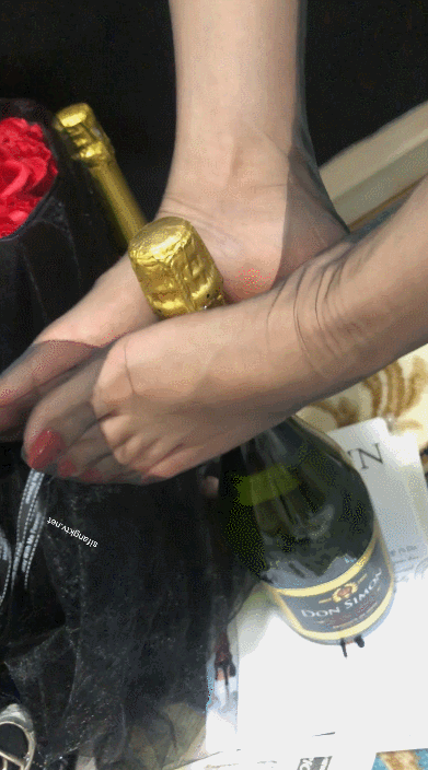 网红《全网最全》超高颜值极品丝足美腿女神《Chloe霏霏 》福利付费视图全集《6900P-164V-87G》