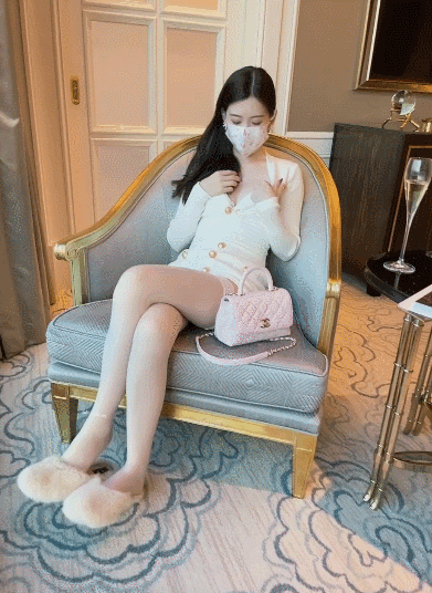 网红《全网最全》超高颜值极品丝足美腿女神《Chloe霏霏 》福利付费视图全集《6900P-164V-87G》