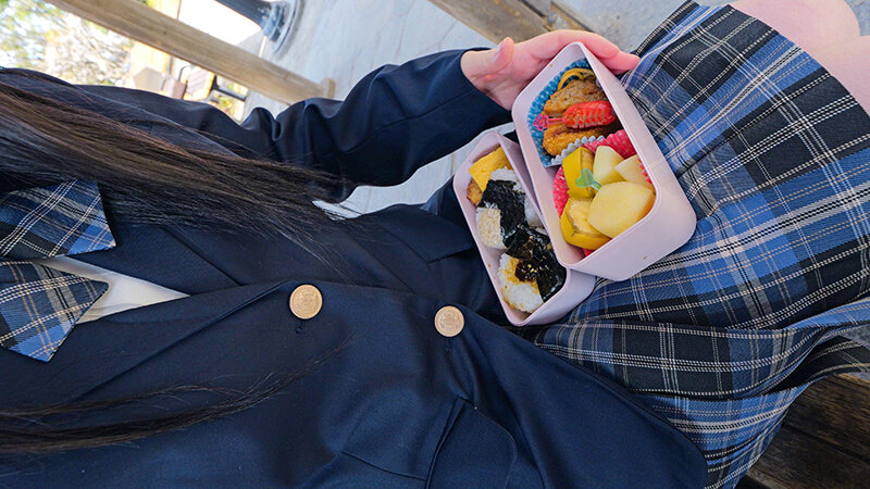 When her parents aren’t around, Chloe Lapiedra fucks her stepbrother[2V 779 MB] [BT]