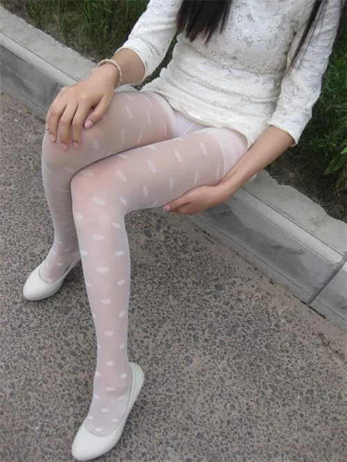 在校学生倩倩妹妹外景肉丝短裙 [210P-615M百度网盘] [210p-615m]