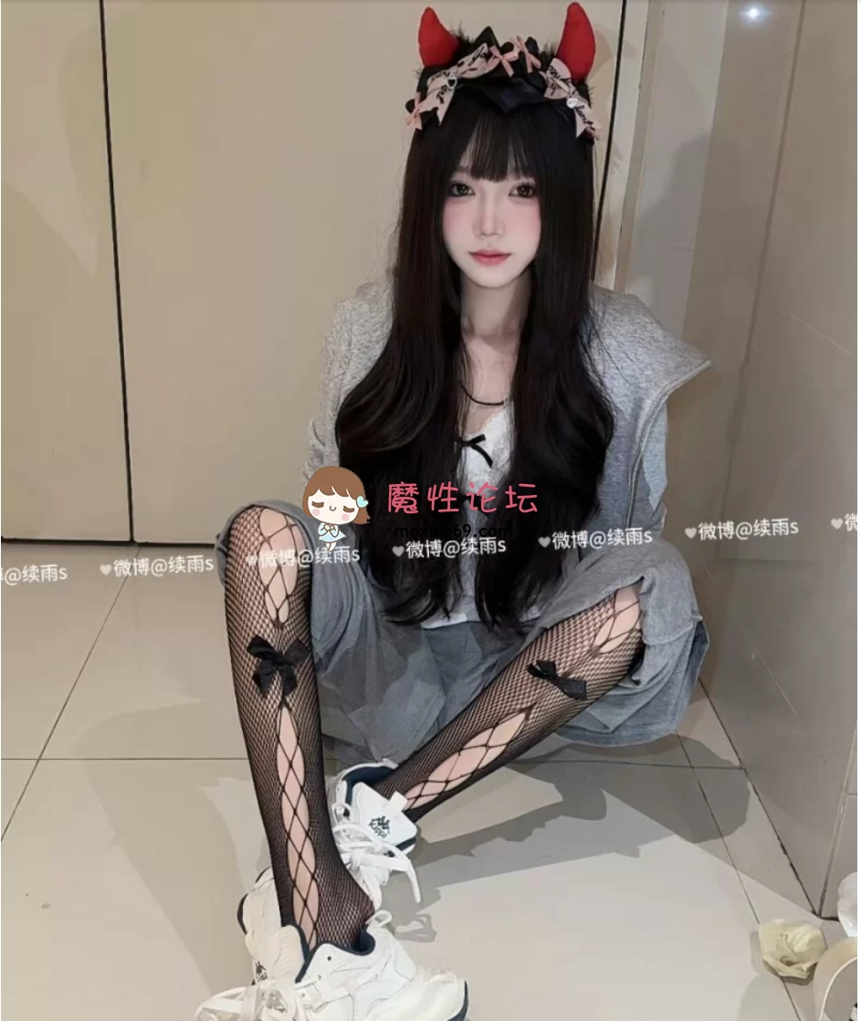 国产自拍抖音 续雨 私人订制足控系列 [13p+17v+1.3G][百度网盘]