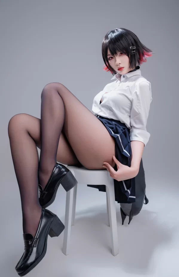 轩萧学姐_艾莲 鲨鱼妹JK [100P+1V] [100P+1V-650m]