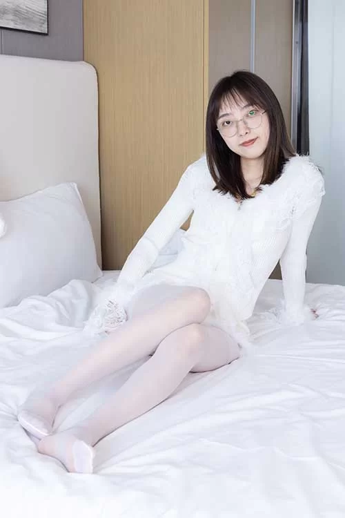 袜啵啵-稚予-短裙皮鞋、薄白丝[147P-1V-1.4G百度网盘] [147p1v-1.4GB]