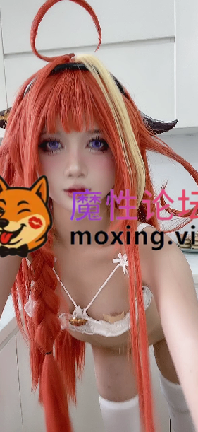 国产自拍[度盘]高颜值红发女神《PoppaChan》淫荡白丝擦边  性感与骚态兼备