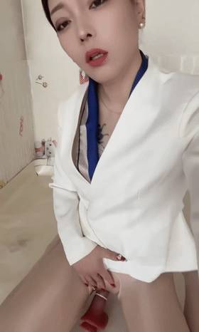 剧情抖音擦边网红小梅卷土重来 小骚货的尺幅不仅没有收敛，甚至于将自己的生活啪啪视频加了进去[2V 848 MB] [BT]