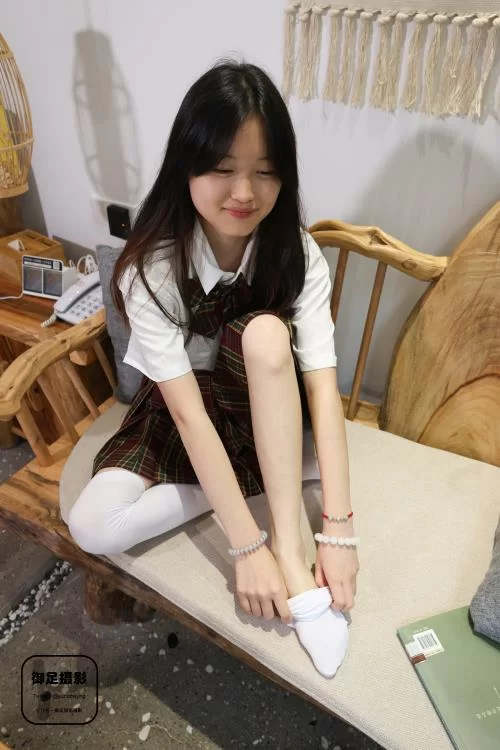 御足摄影-性感超短裙学妹白丝短袜美腿[76P1V-1.2G百度网盘] [76p1v-1.2g]