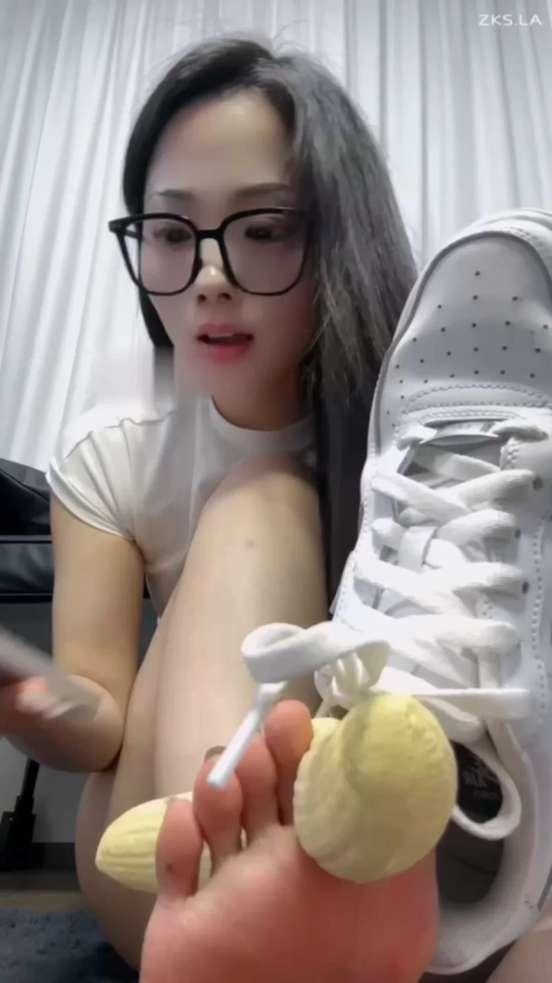 晚晚 - 红绿灯榨干学弟的一天 [1V-1.58GB]