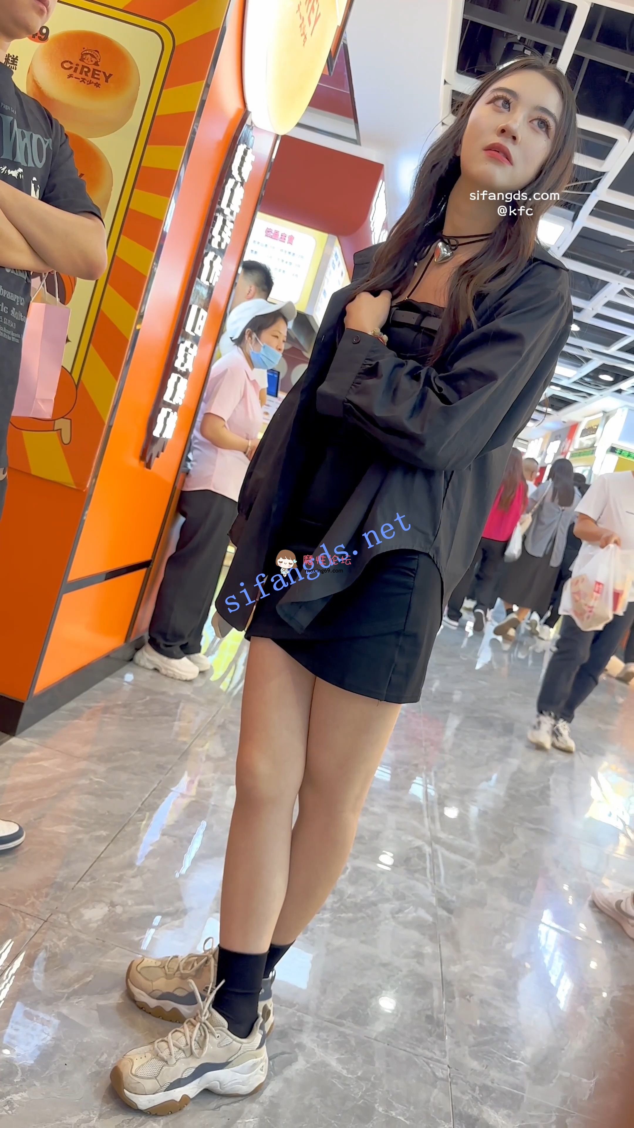 偷拍《KFC》制服JK学生妹&包臀裙靓女 小合集《2V+829M-百度》