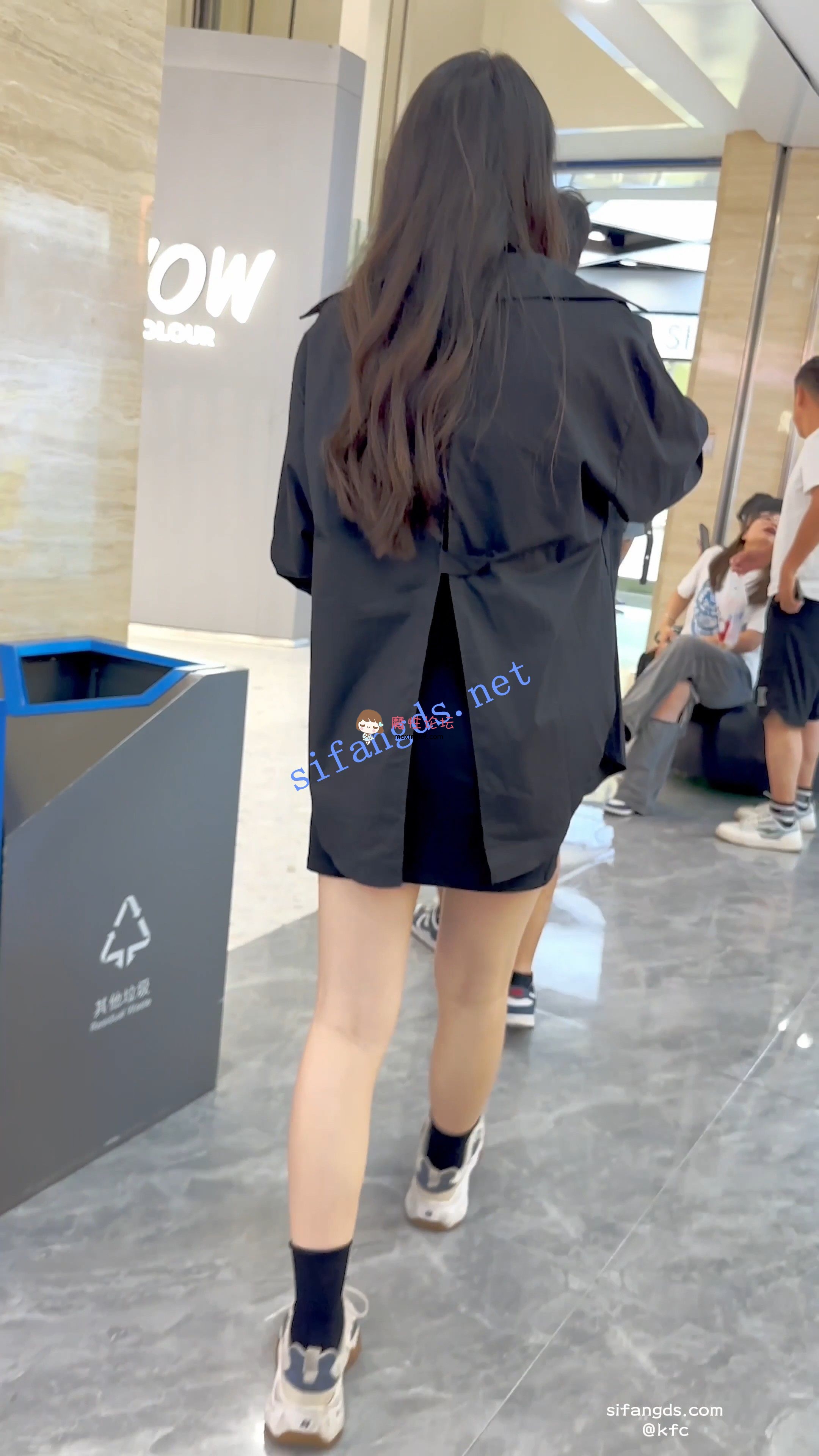 偷拍《KFC》制服JK学生妹&包臀裙靓女 小合集《2V+829M-百度》