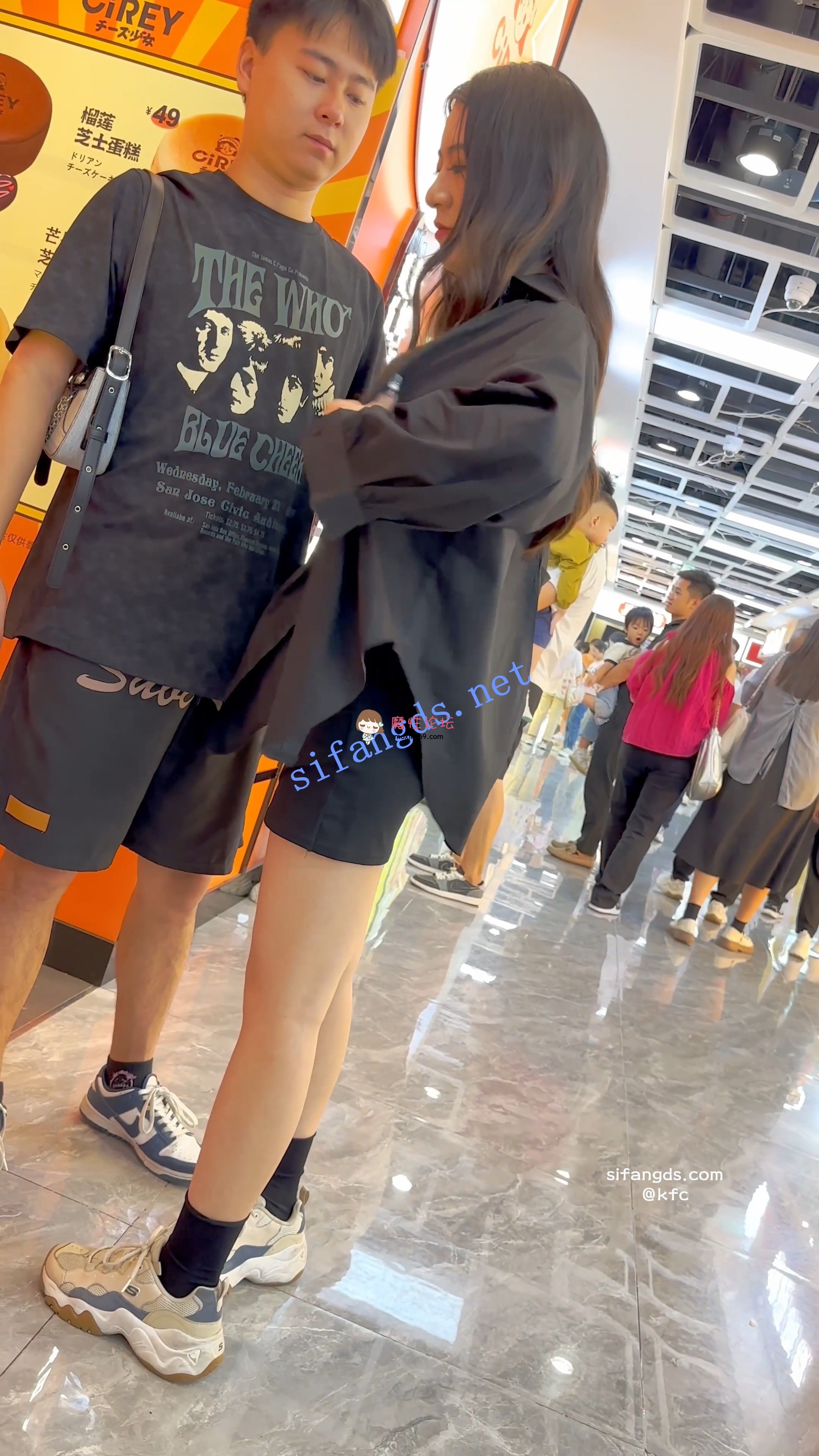 偷拍《KFC》制服JK学生妹&包臀裙靓女 小合集《2V+829M-百度》