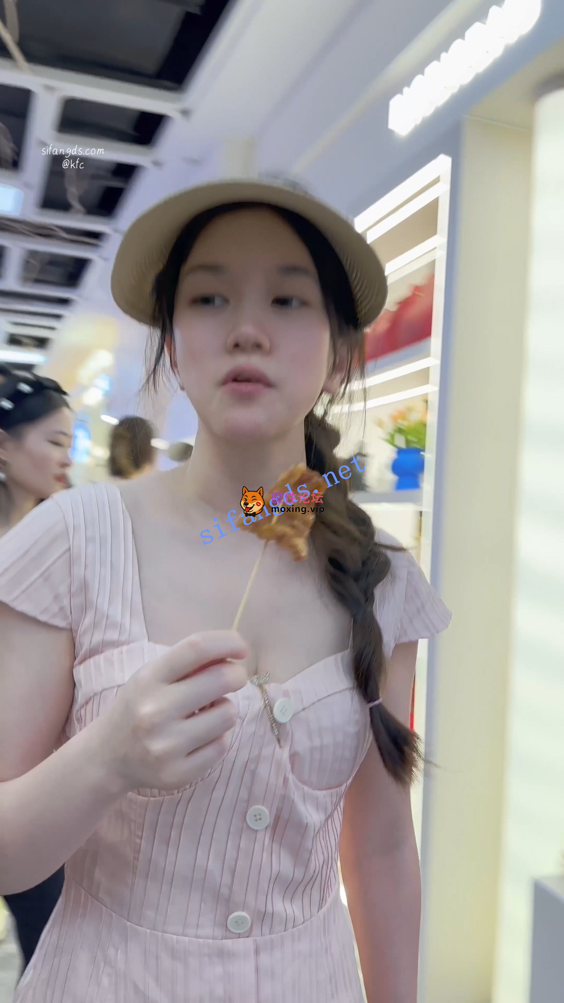 偷拍《KFC》某房近期内购抄底3部小合集《3V+1.42G-直链》