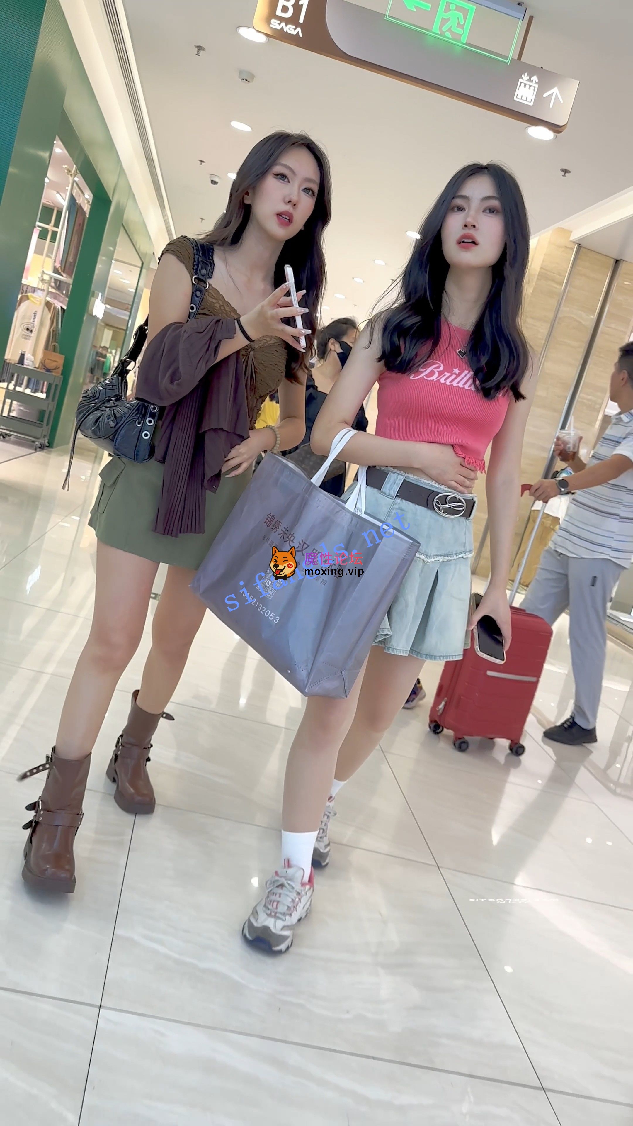 偷拍《KFC》两个短裙学生妹&身高180气质顶级靓女 2部《2V+1.19G-百度》