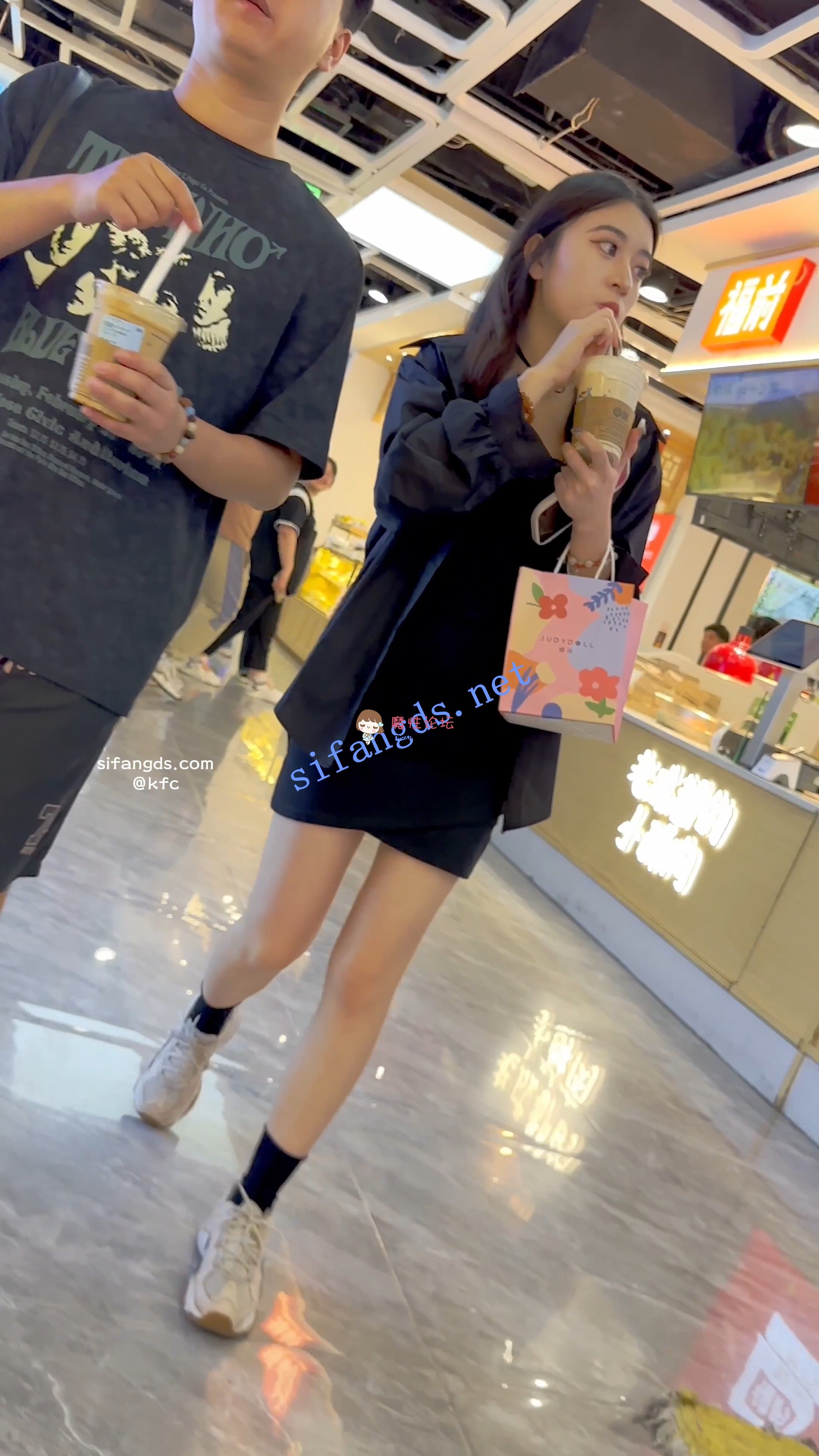 偷拍《KFC》制服JK学生妹&包臀裙靓女 小合集《2V+829M-百度》