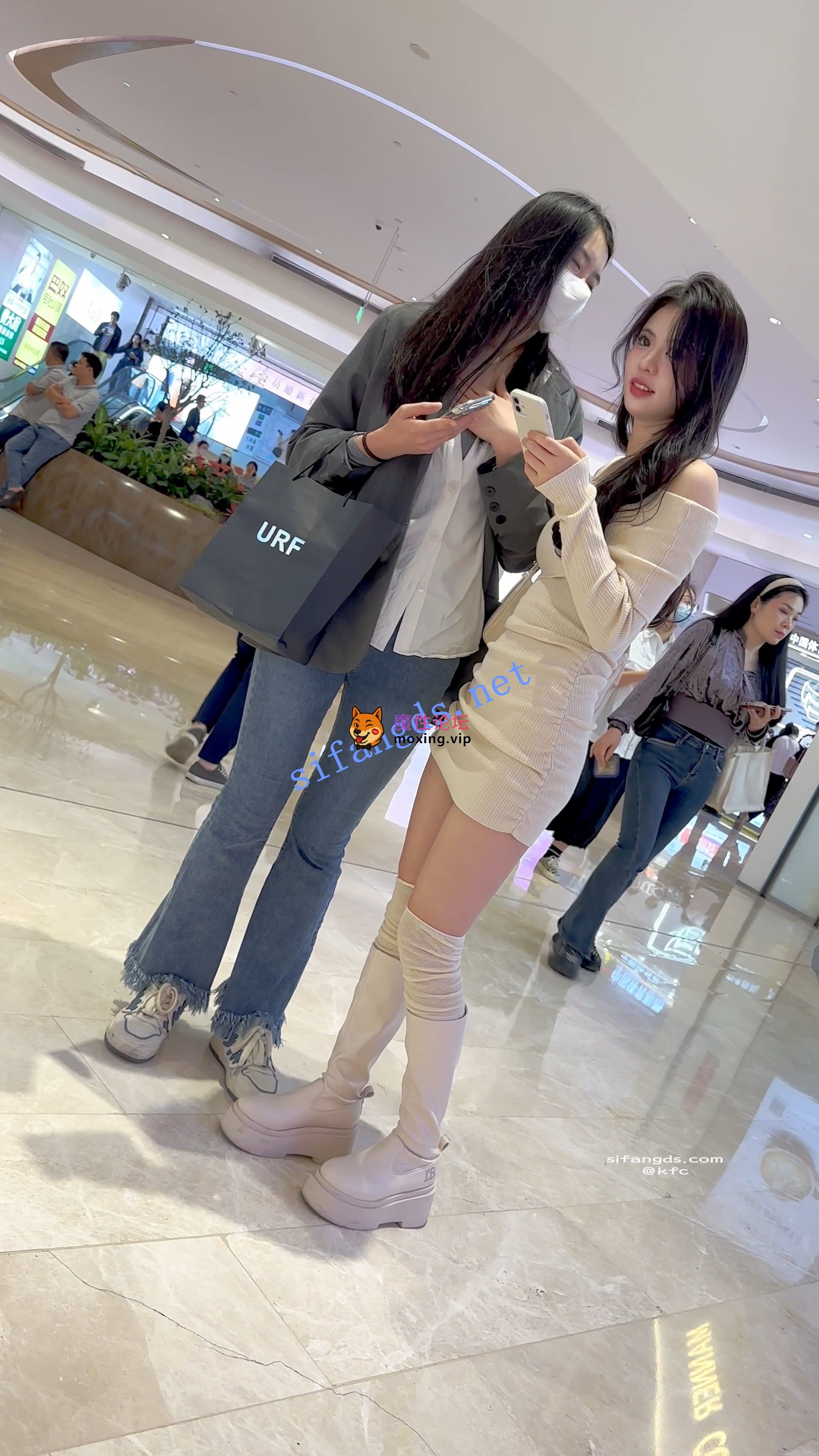 偷拍《KFC》身材极品的包臀裙靓女逛街·白色骚窄内前后CD跟拍《1V+356M-百度》