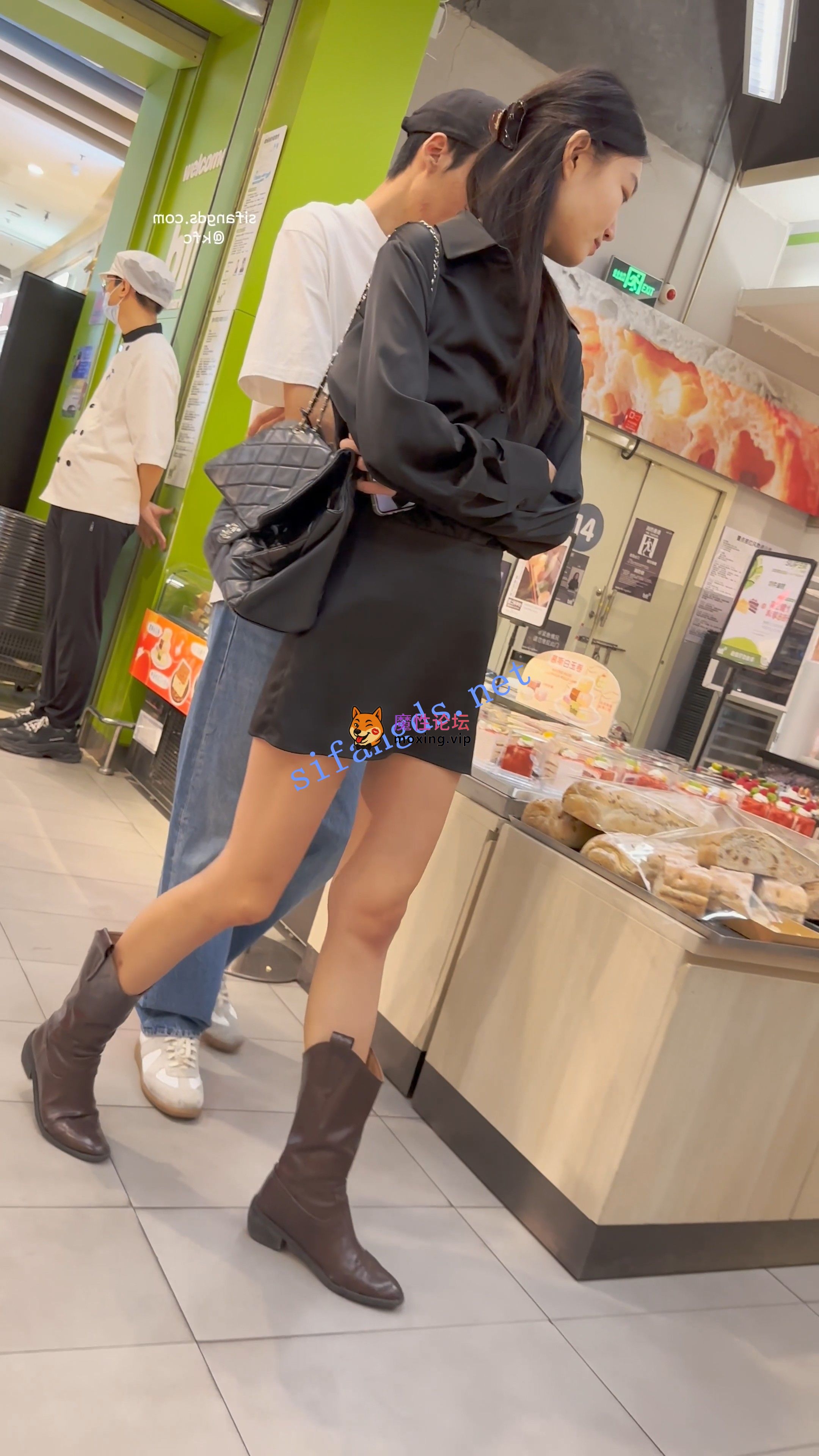 偷拍《KFC》两个短裙学生妹&身高180气质顶级靓女 2部《2V+1.19G-百度》