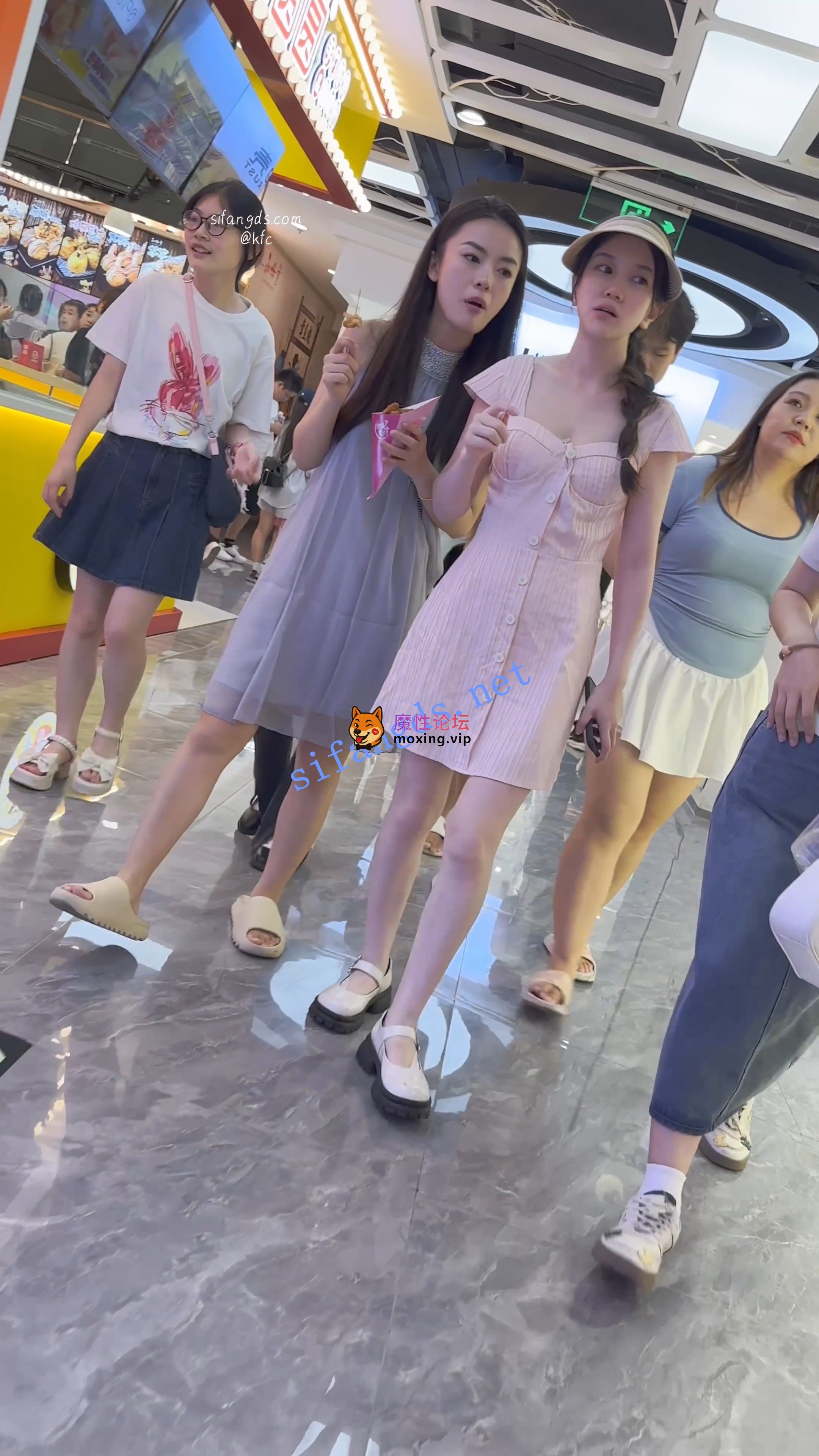 偷拍《KFC》某房近期内购抄底3部小合集《3V+1.42G-直链》