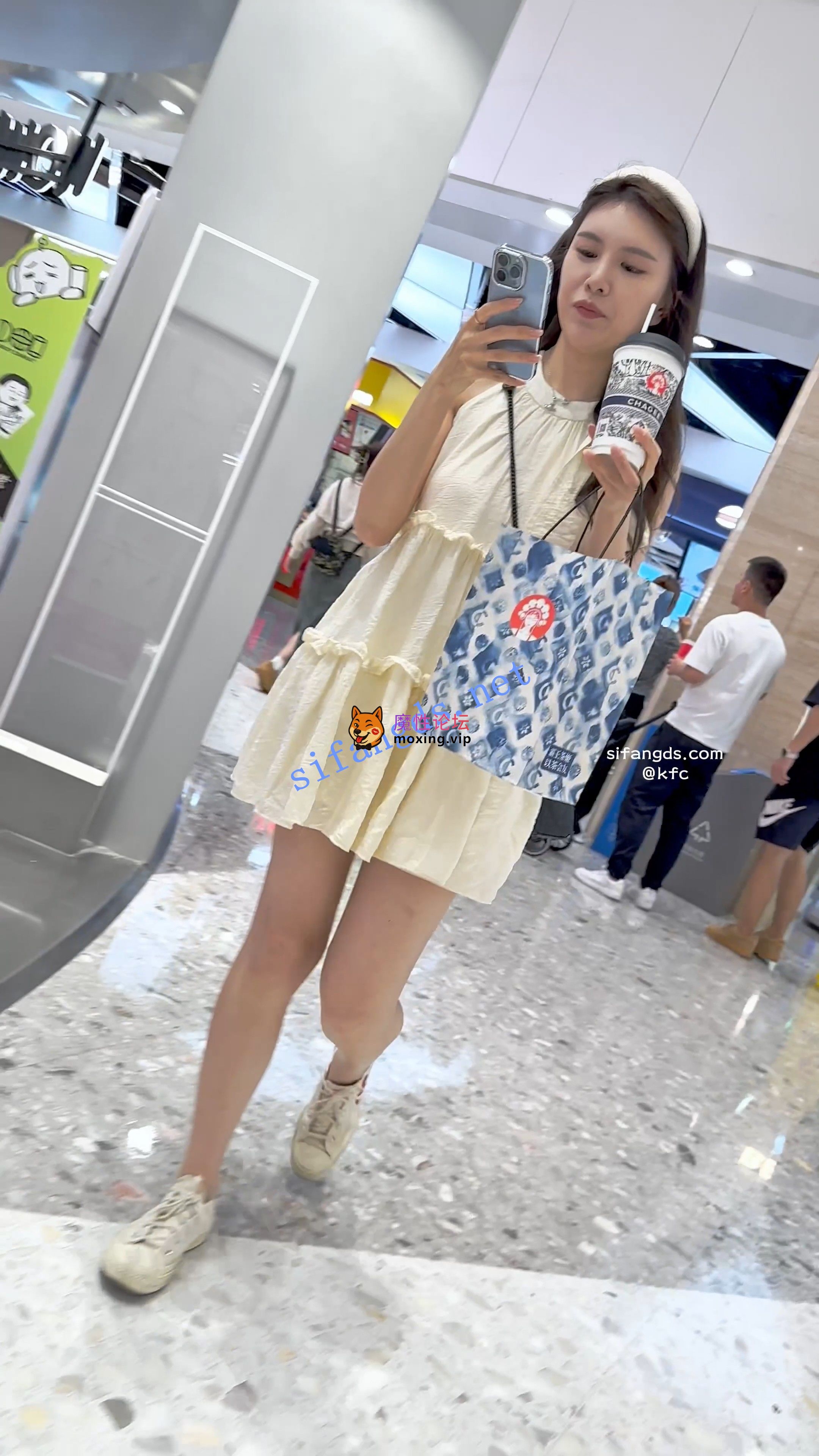 偷拍《KFC》某房最新内购 2部抄底小合集《2V+909M-直链》