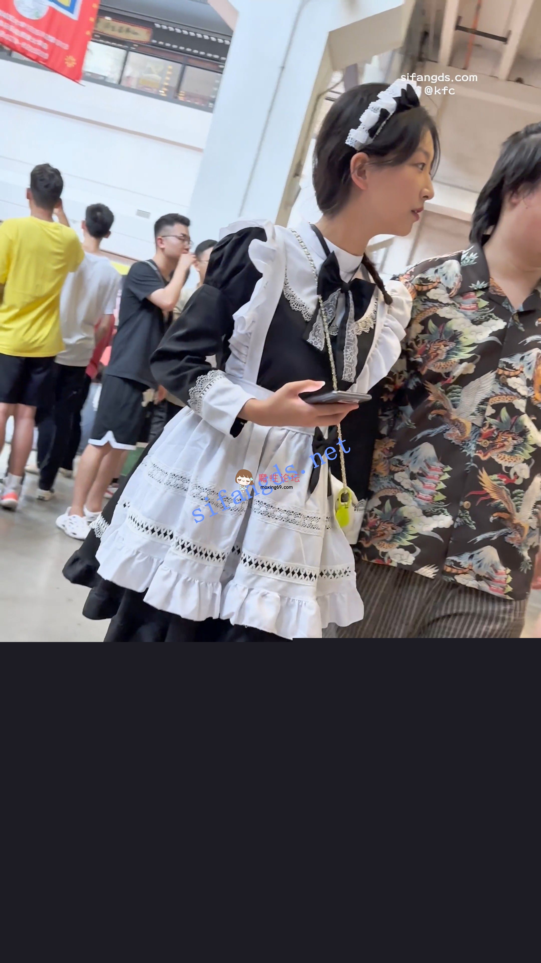 国产自拍《KFC》女仆装清纯学生妹配纹身哥·超薄黑丝白内尿黄一片《1V+1.45G-百度》