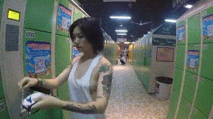 剧情美女水上乐园露出 胆子够大 更衣室咋是男女共用[2V 336 MB] [BT]