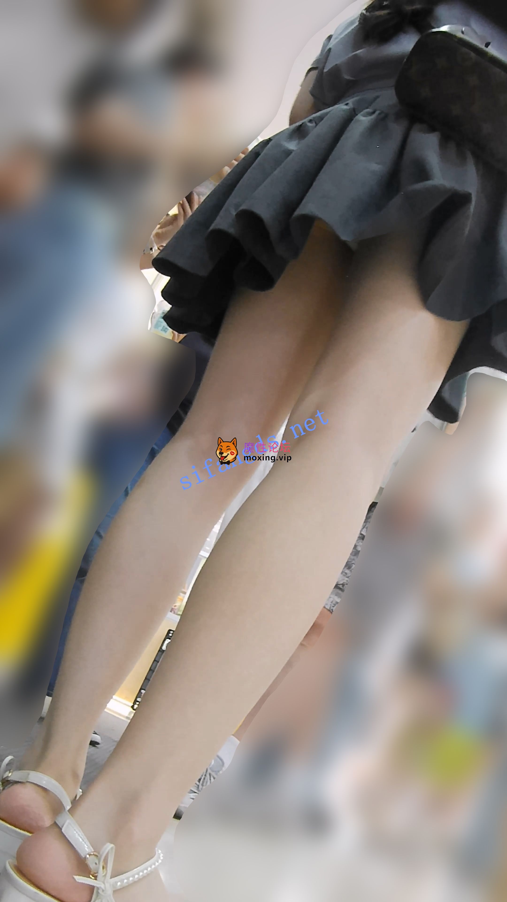 偷拍『D·D』-155-百褶裙都市女郎，细长白美腿美脚，浅黄内《1V+2.92G-百度》