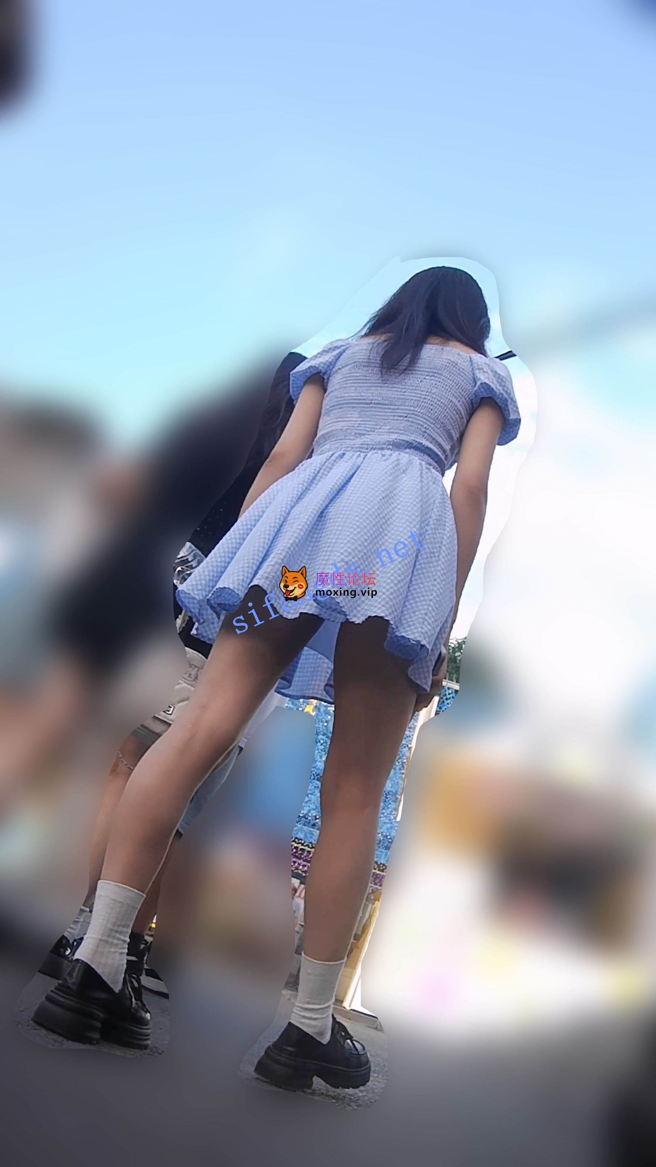 偷拍『D·D』-123-天蓝连衣裙，细长美腿，浅蓝花边内《1V+2.73G-直链》