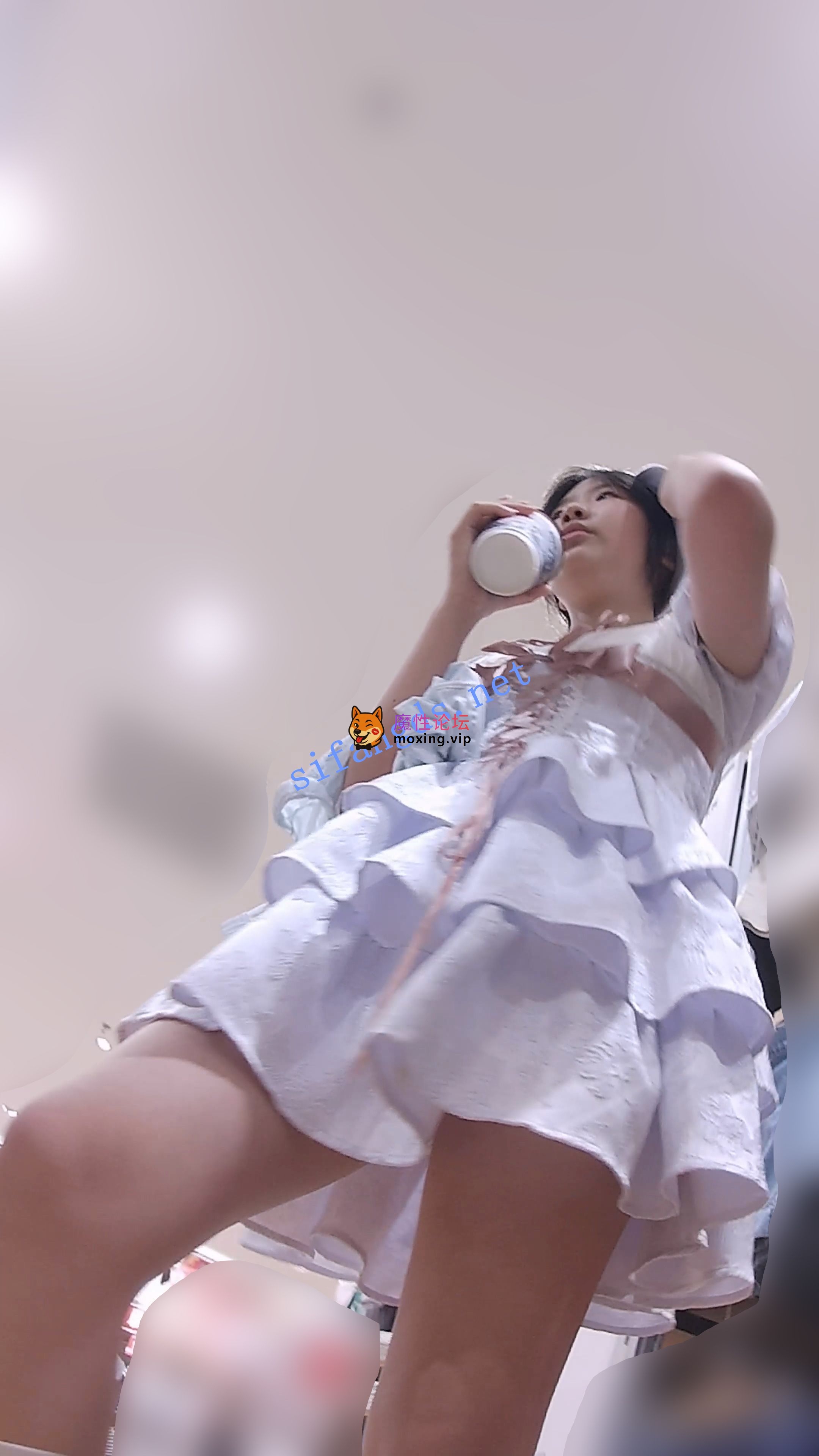 偷拍『D·D』-126-两个浅蓝蓬蓬裙，一个粉色卡通内，一个淡紫内《1V+543M-直链》