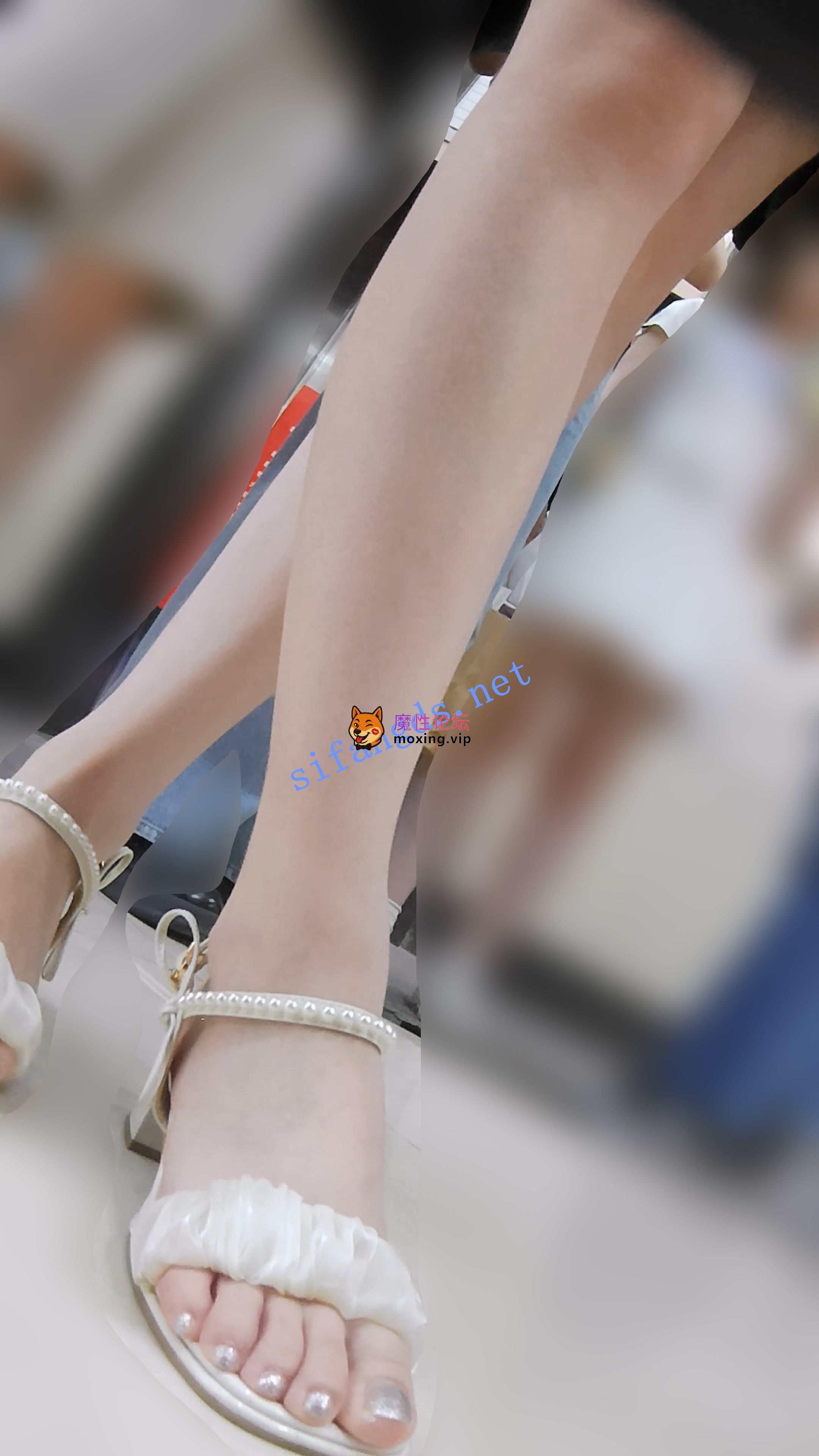 偷拍『D·D』-155-百褶裙都市女郎，细长白美腿美脚，浅黄内《1V+2.92G-百度》