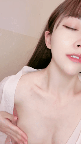 直播❤️反差少女、纯情与淫荡，《汉堡下凡啦》肥鲍夹蛋，直冒白浆《38V-29.1G》