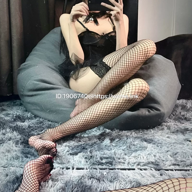 抖音网红娇七七七在這 微密圈足控腿控福利图片合集 [300p-324MB]