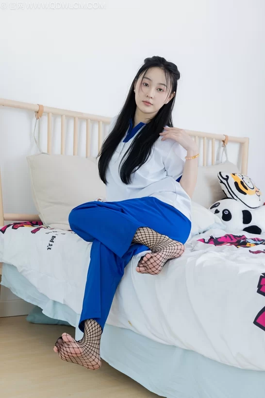 物恋传媒 NO.2241 美兔-板鞋、黑网袜、校服裤里丝[155P+1V／4. [155P1V-4.28GB]