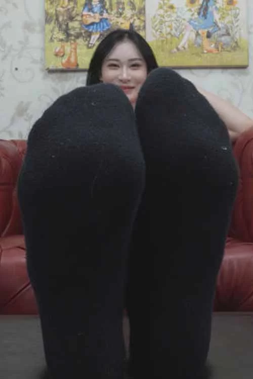 Xiaobai-热裤过膝袜展示她的39码裸足[1V-1.2G百度网盘] [1v-1.2GB]