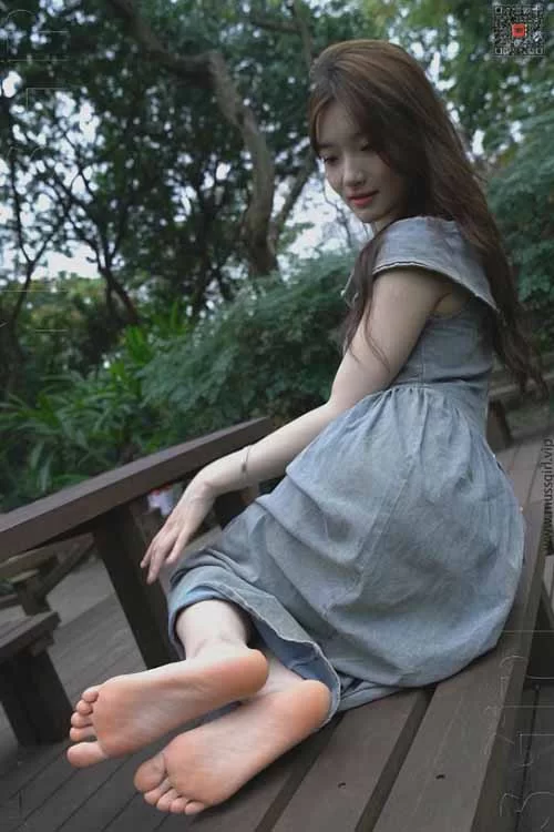 MussGirl慕丝女郎-阳阳户外连衣裙裸足[1V-1.7G百度网盘] [1v-1.7GB]