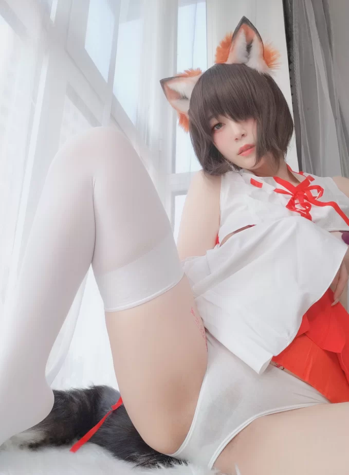 白银8_神社小狐狸 [93P+7V] [93P+7V-750m]