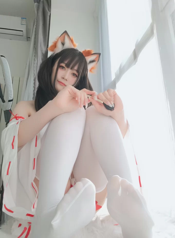 白银8_神社小狐狸 [93P+7V] [93P+7V-750m]