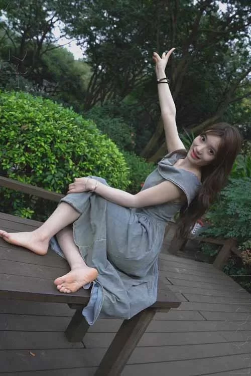 MussGirl慕丝女郎-阳阳户外连衣裙裸足[1V-1.7G百度网盘] [1v-1.7GB]