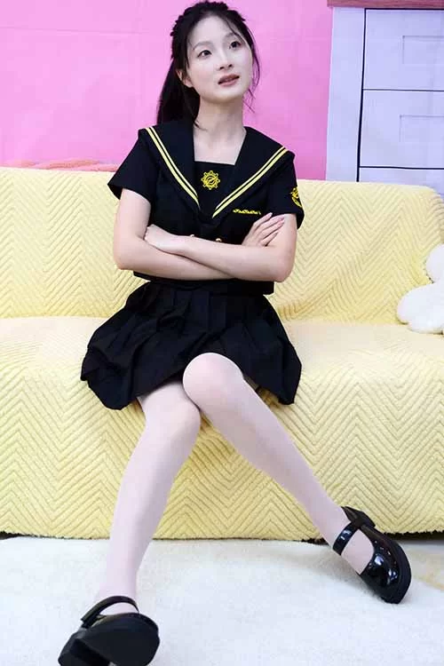 初夏女神-安妮-展示了她性感的39码白丝短裙 [100p1v-724m]