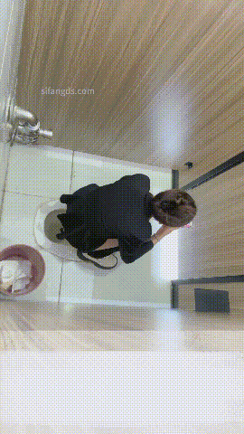 偷拍全网首发《顶级厕拍》手持贴逼抄底大学生舞蹈生全是嫩逼「某房原版」合集《22.3G+165V》百度